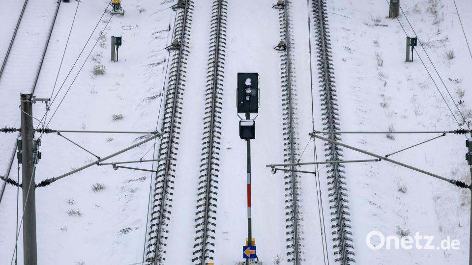 Die Kältewelle lässt viele Züge still stehen. Bild: Jan Woitas/dpa