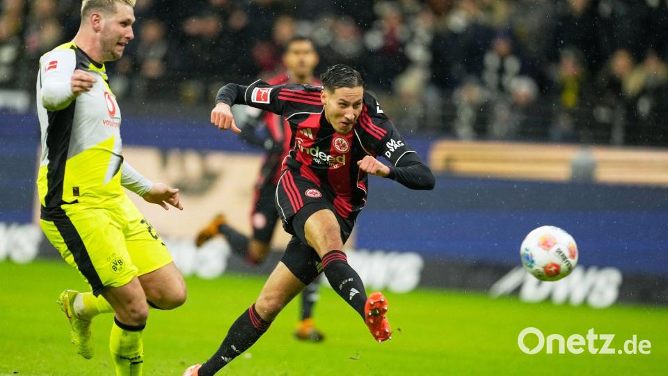 Frankfurts Younes Ebnoutalib schoss in seinem ersten Bundesliga-Spiel seinen ersten Treffer. Bild: Michael Probst/AP/dpa