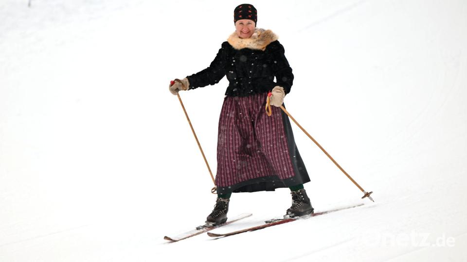 Retro-Outfits sind bei dem Rennen angesagt. Bild: Uwe Lein/dpa