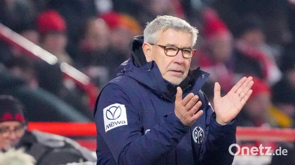 Mainz-Trainer Urs Fischer klatscht in die Hände. Bild: Soeren Stache/dpa