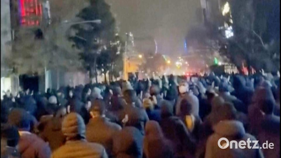 Die iranische Führung versucht, die landesweiten Proteste herunterzuspielen. Bild: Uncredited/UGC/AP/dpa