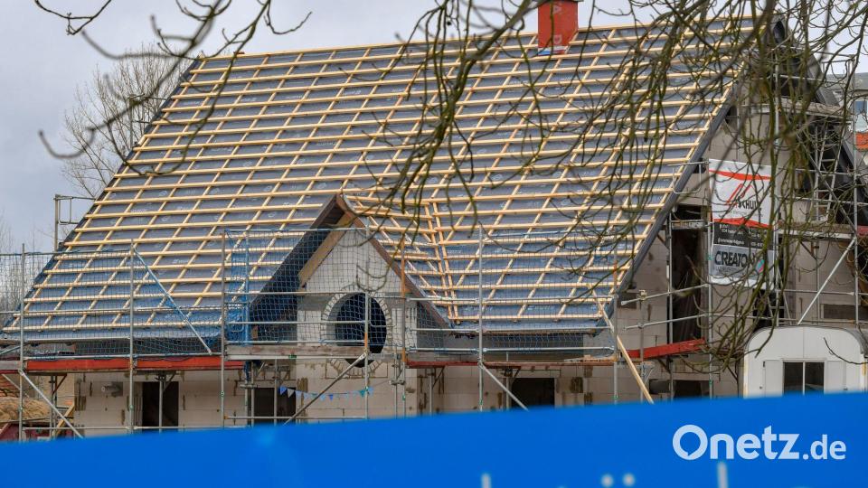 Der Traum vom Eigenheim - gerade im teuren Bayern bleibt er für viele Menschen unerschwinglich. Das wollen die Grünen nun ändern. Symbolbild: Patrick Pleul/dpa-Zentralbild/dpa