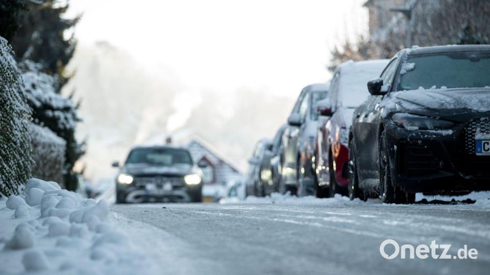 In der Nacht könnte Glatteis für Gefahr sorgen. Bild: Daniel Vogl/dpa