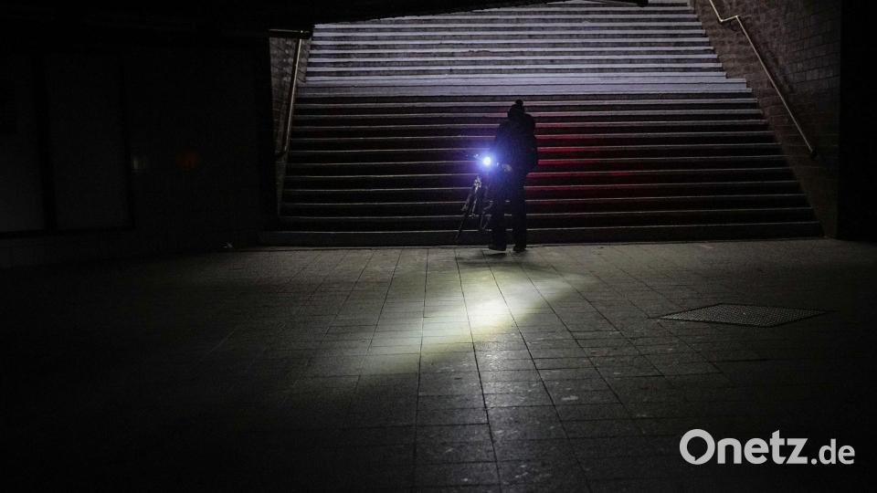 Tagelang hatten Menschen im Berliner Südwesten keinen Strom. (Archivbild) Bild: Michael Kappeler/dpa