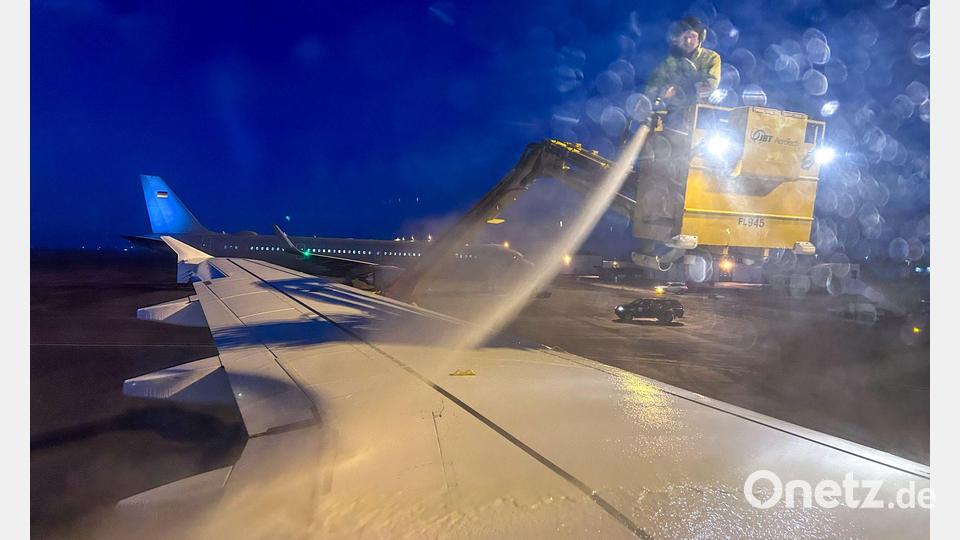 Zwei Regierungsflieger auf einem Flugplatz. Bild: Soeren Stache/dpa