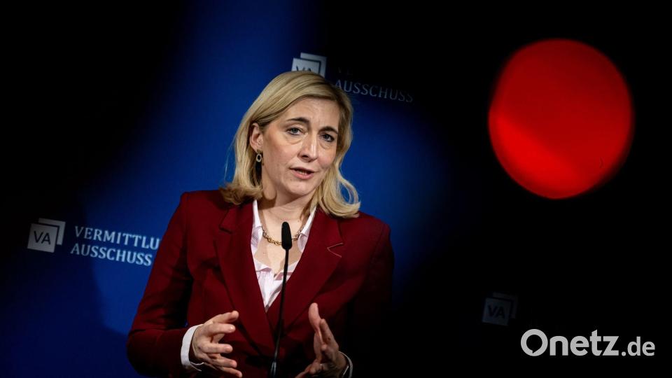 Gesundheitsministerin Warken weist die Vorwürfe aus den USA zurück. (Archivbild) Bild: Fabian Sommer/dpa