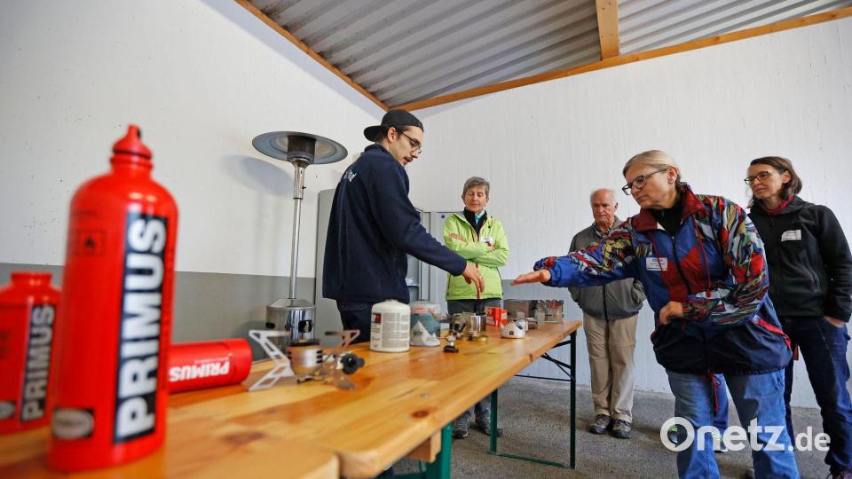 Kochen ohne Strom ist nicht komfortabel - aber möglich. (Archivfoto) Bild: Uwe Lein/dpa
