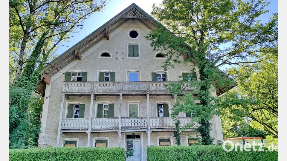 Gewinner des Negativpreises „Abriss des Jahres“ ist das historische Lechnerhaus in Prien am Chiemsee. (Handout) Bild: Anton Hötzelsperger/Bayerischer Landesverein für Heimatpflege/dpa