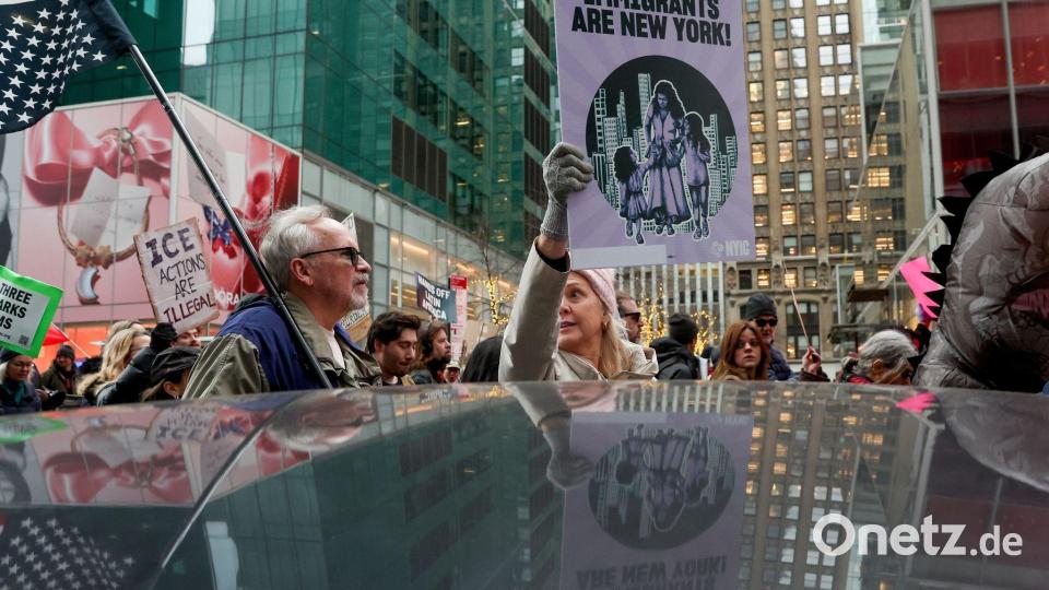 New York ist nur eine von vielen US-Städten, in denen am Wochenende gegen ICE protestiert wurde. Bild: Heather Khalifa/AP/dpa