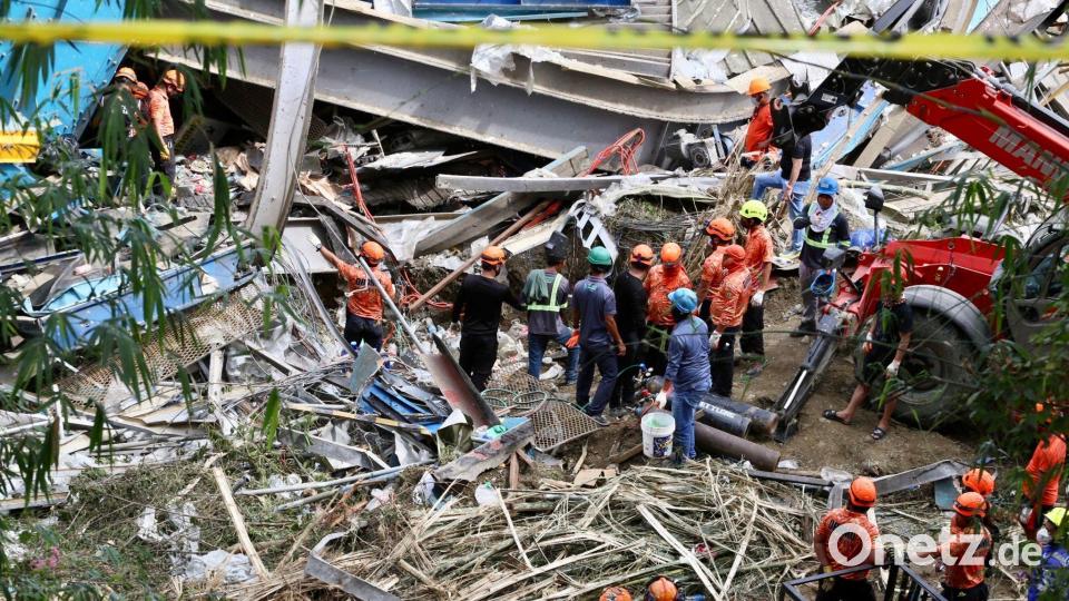 Noch hoffen die Retter auf Lebenszeichen. Bild: Jacqueline Hernandez/AP/dpa