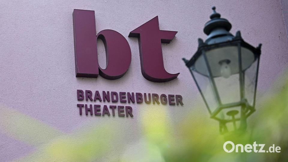 „Ohne dieses Haus wäre ich keine Künstlerin“: Anna Loos will die Intendanz des Theaters in Brandenburg an der Havel übernehmen, wo sie geboren wurde. (Archivbild) Bild: Jonathan Penschek/dpa