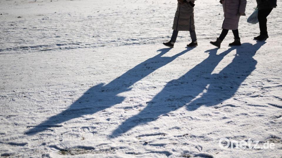 In diesen Tagen keine Seltenheit: klamme Zehen und Finger. Bild: Marijan Murat/dpa