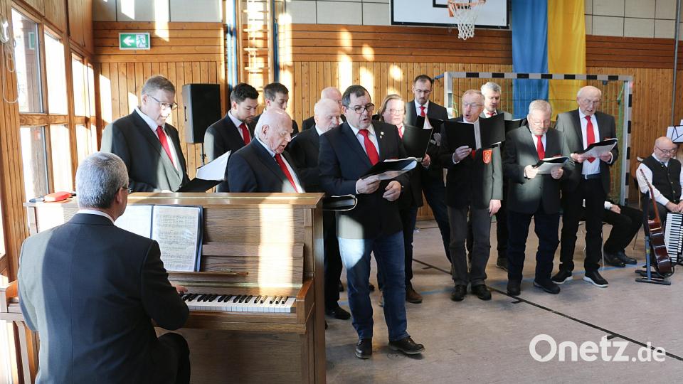 Die Liedbeiträge des Gesangvereins „Frohsinn“ gehören beim Friedenfelser Neujahrsempfang zur Tradition. Bild: bsc
