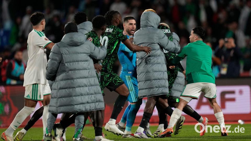 Der afrikanische Fußball-Verband untersucht Vorfälle nach dem Spiel Algerien gegen Nigeria. Bild: Themba Hadebe/AP/dpa