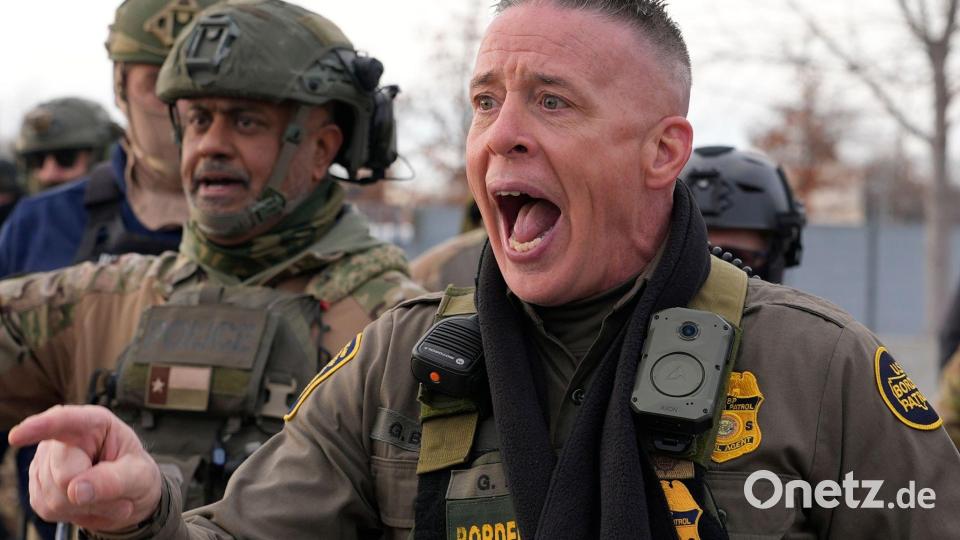 Zahlreiche Bundesbeamte sind schon in Minneapolis - nun sollen noch mehr kommen. Bild: Jen Golbeck/AP/dpa