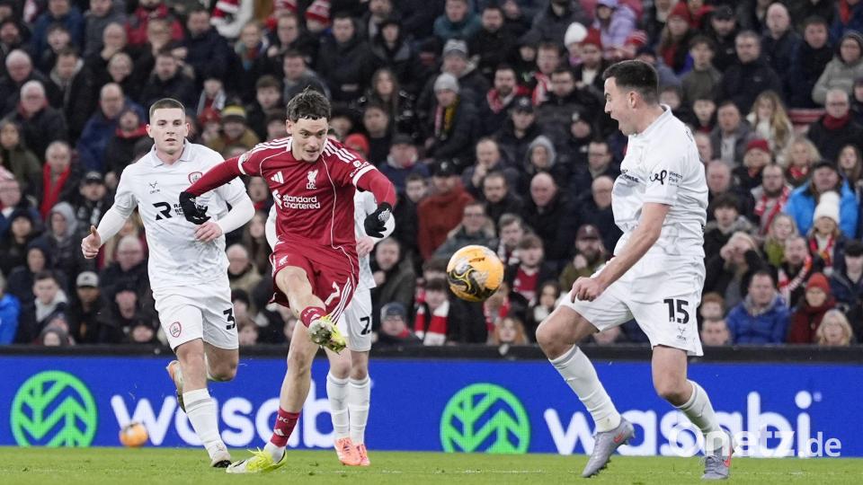 Florian Wirtz schießt - und trifft. Bild: Peter Byrne/PA Wire/dpa