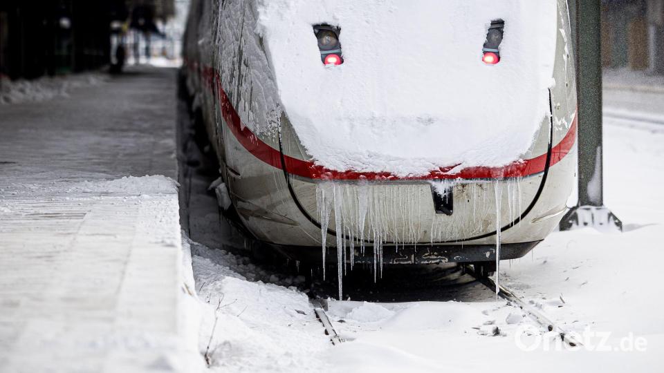 Die Bahn gerät bei Extremwetterlagen immer wieder in Bedrängnis. (Archivbild) Bild: Moritz Frankenberg/dpa