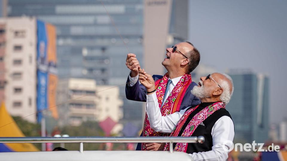 Merz und Modi ziehen beim Drachenfestival an einem Strang. Bild: Kay Nietfeld/dpa