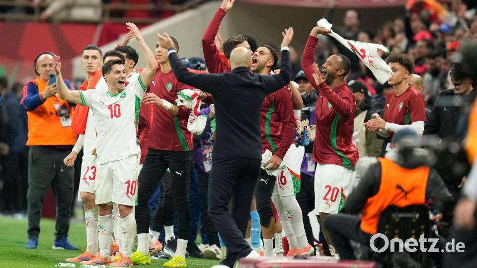 Auch beim Spiel Kamerun gegen Marokko sollen sich Spieler und Offizielle danebenbenommen haben. Bild: Mosa'ab Elshamy/AP/dpa