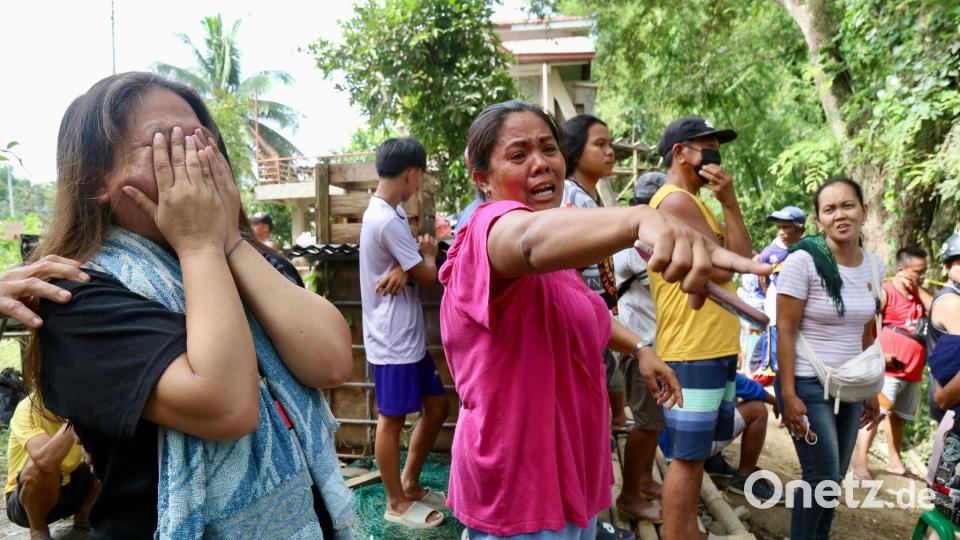Viele Angehörige sind völlig verzweifelt. Bild: Jacqueline Hernandez/AP/dpa