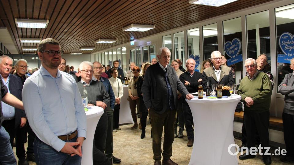 Gut 100 CSU-Mitglieder, Firmen- und Vereinsvertreter, ehrenamtliche Mitarbeiter, Kommunalpolitiker und Gemeindebürger folgten der Einladung der CSU-Dachorganisation Plößberg zum ersten Neujahrsempfang. Bild: prh