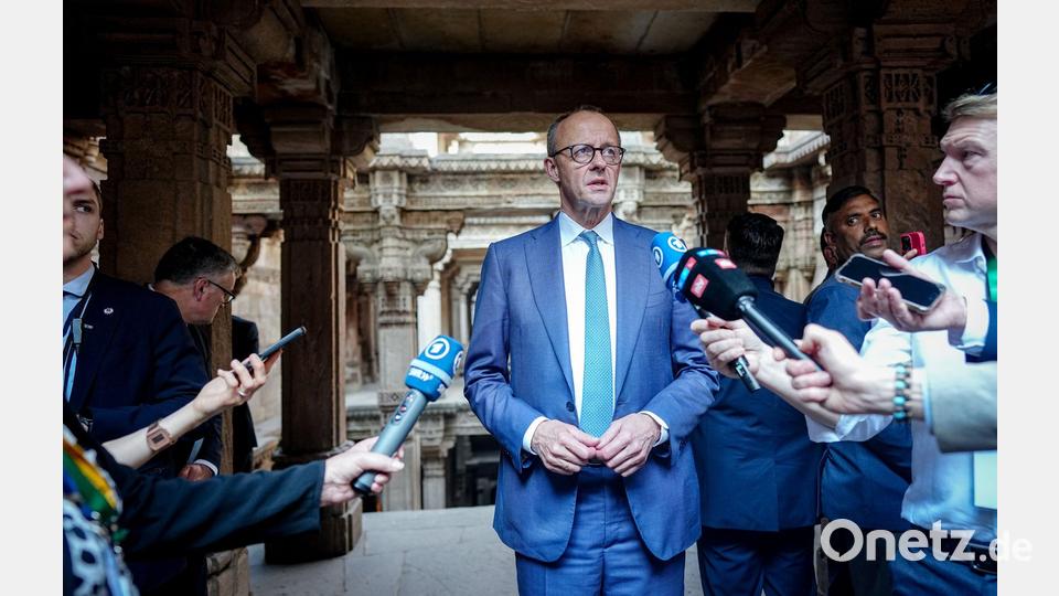 Bundeskanzler Friedrich Merz (CDU) äußert sich am Rande seines Indien-Besuchs auch zur Diskussion die Drohungen von US-Präsident Donald Trump gegen die offiziell zum Nato-Partner Dänemark gehörenden Arktis-Insel Grönland. Bild: Kay Nietfeld/dpa