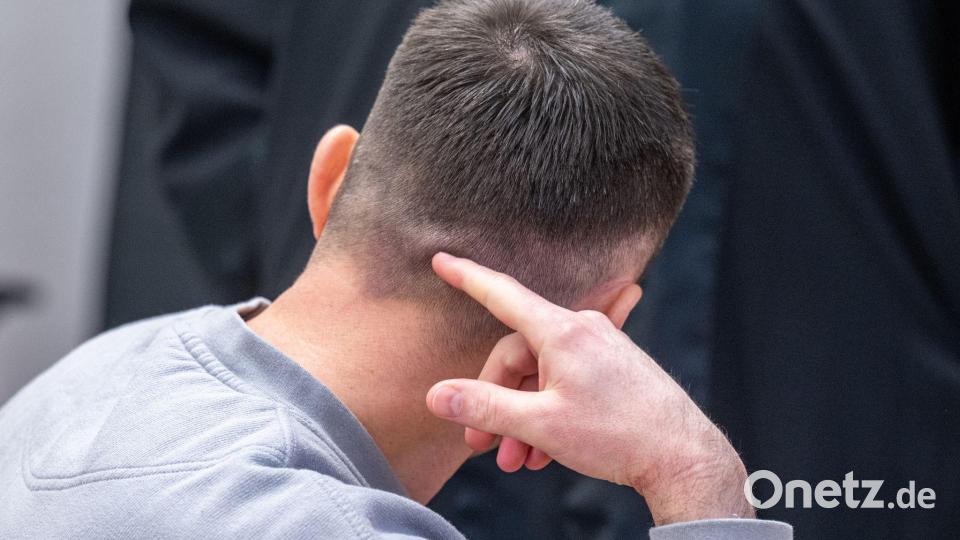 Die Attacke mit dem Maßkrug räumt der Angeklagte ein, er machte aber Erinnerungslücken geltend. Bild: Armin Weigel/dpa