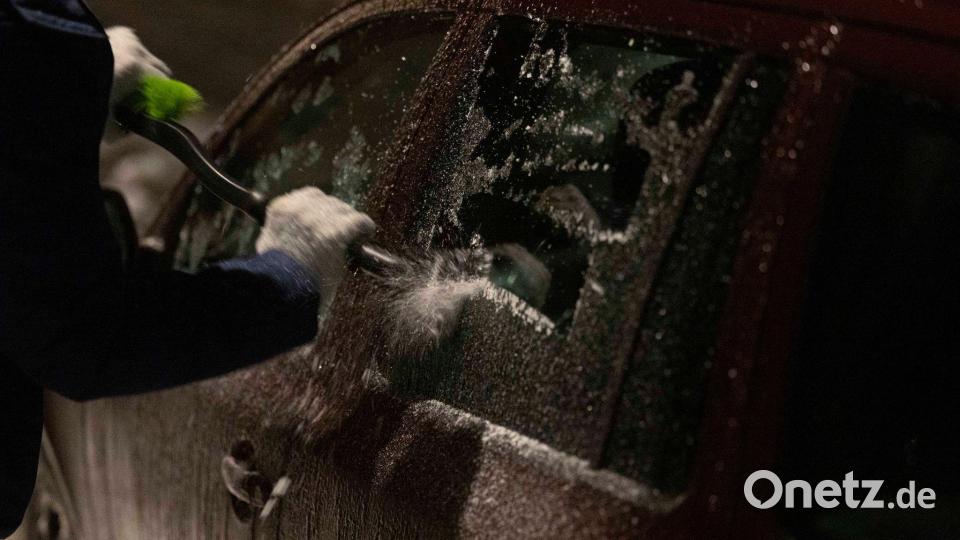 In Sachsen waren die Autos am Dienstag vereist. Bild: Daniel Wagner/dpa