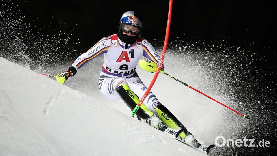 Emma Aicher im Slalom von Flachau. Bild: Marco Trovati/AP/dpa