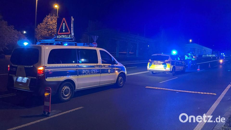 In Schirnding an der Grenze zu Tschechien gibt es seit Oktober 2023 stationäre Kontrollen. (Archivbild) Bild: Fricke/NEWS5/dpa