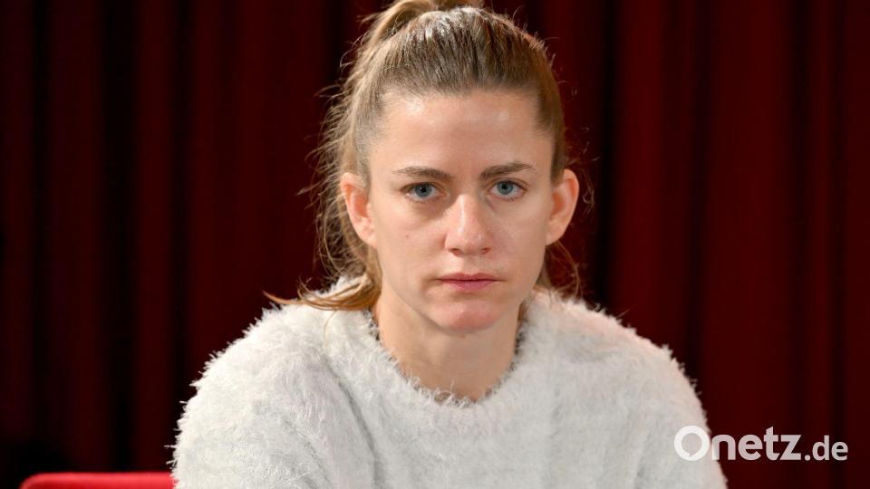 Holzingers Stück „A Year without Summer“ feierte im vergangenen Mai seine Premiere an der Berliner Volksbühne (Archivbild). Bild: Soeren Stache/dpa