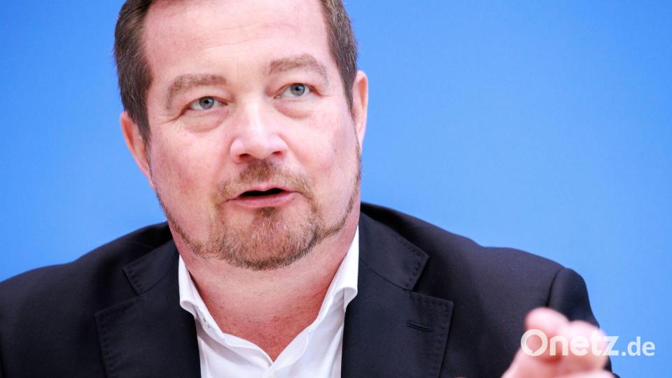 Der ehemalige SPD-Bundestagsabgeordnete und frühere Polizist, Uli Grötsch, veröffentlicht als Polizeibeauftragter des Bundes einmal pro Jahr einen Bericht, in dem es unter anderem um Diskriminierung durch Polizeibeamte geht. (Archivbild) Bild: Carsten Koall/dpa