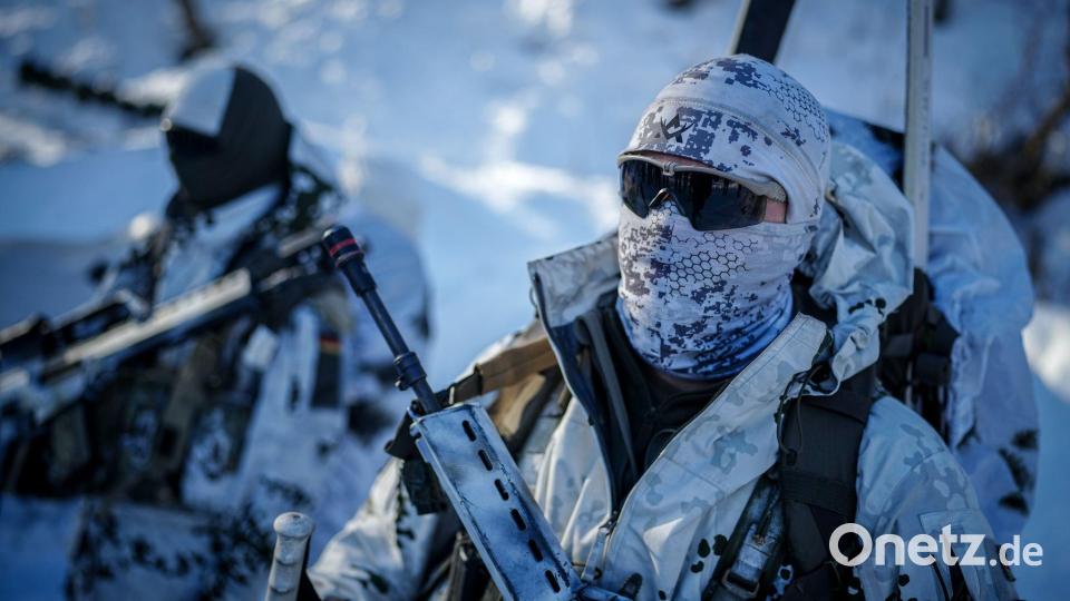 Pistorius bei Gebirgsjägerübung im Hohen Norden Bild: Kay Nietfeld/dpa