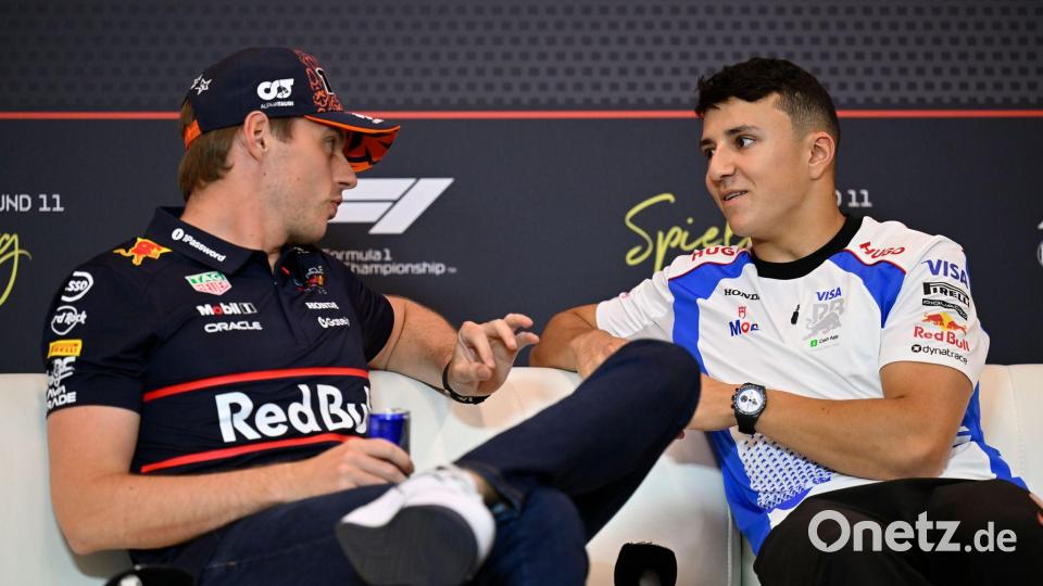 Isack Hadjar (r.) wird es als Nächster neben Max Verstappen bei Red Bull versuchen. (Archivbild) Bild: Denes Erdos/AP/dpa