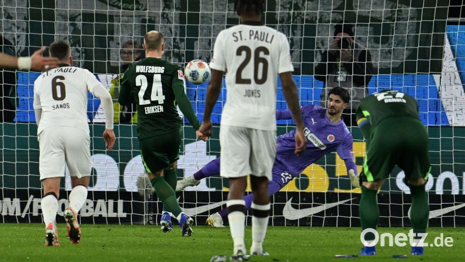 Tor-Debüt: Christian Eriksen schießt per Handelfmeter seinen ersten Bundesliga-Treffer für den VfL Wolfsburg. Bild: Swen Pförtner/dpa