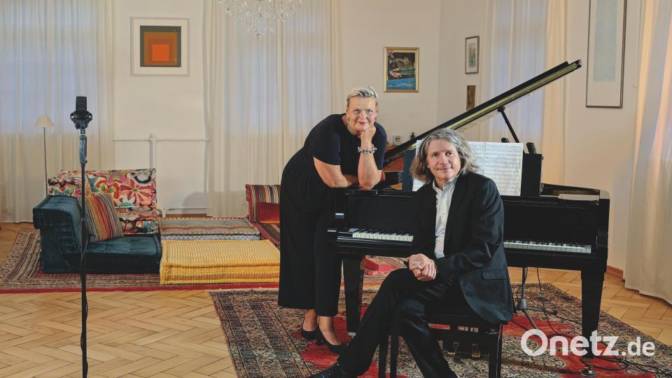 Mit Anja Killermann musiziert Toby Mayerl im eigenen Wohnzimmer. Bild: Michael Dandorfer
