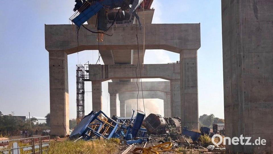Der Kran war an Bauarbeiten an einer Hochgeschwindigkeitsstrecke beteiligt. Bild: Uncredited/State Railway of Thailand/dpa