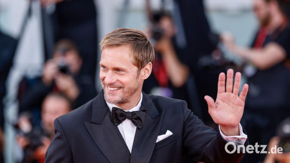 Auf der Gästeliste steht auch Schauspieler Alexander Skarsgård. (Archivbild) Bild: Vianney Le Caer/Invision/AP/dpa