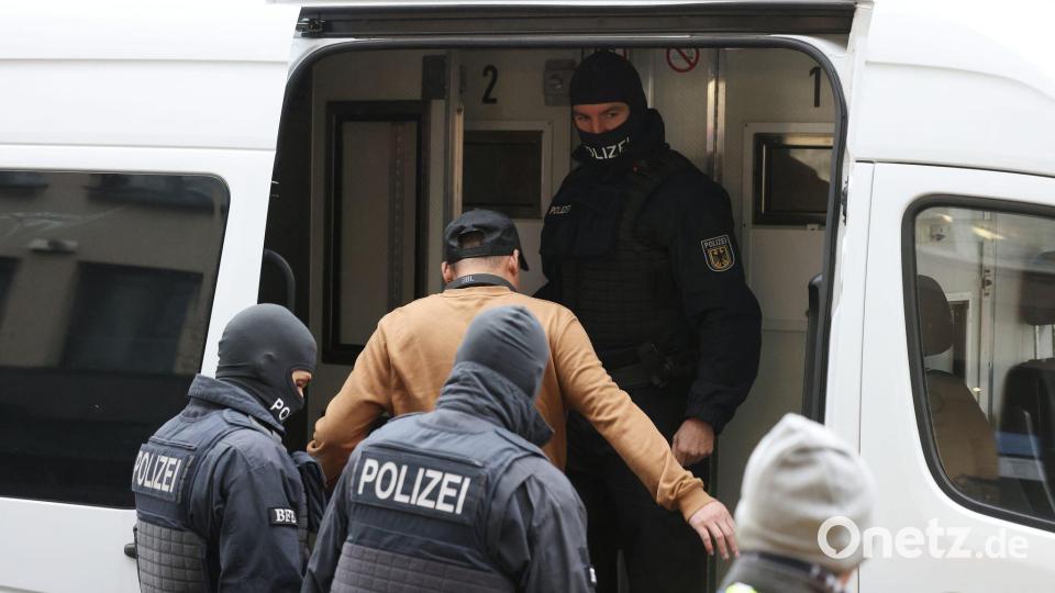Festnahme bei Großrazzia Bild: David Young/dpa
