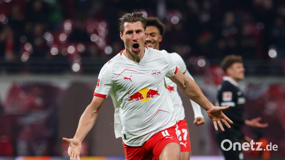 Willi Orban jubelt über sein erstes Bundesliga-Tor der Saison. Bild: Jan Woitas/dpa