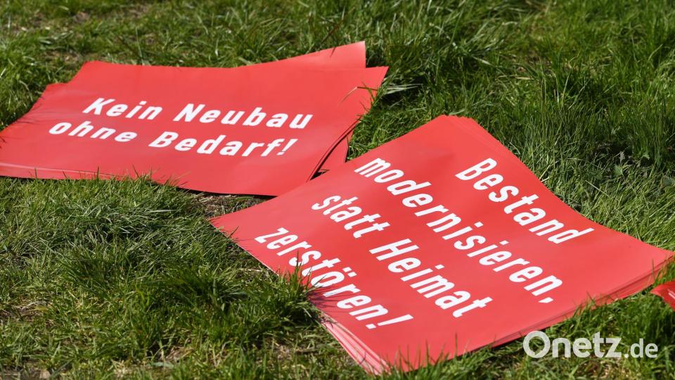 Anwohner protestieren seit Jahren gegen den geplanten Neubau von Gleisen. (Archivfoto) Bild: Angelika Warmuth/dpa