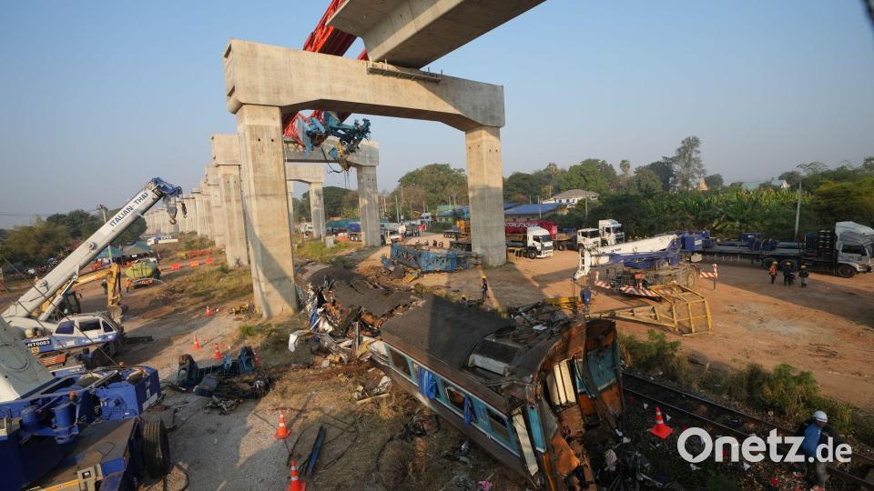 Bei dem schweren Zugunglück kamen mindestens 32 Menschen ums Leben. Bild: Sakchai Lalit/AP/dpa
