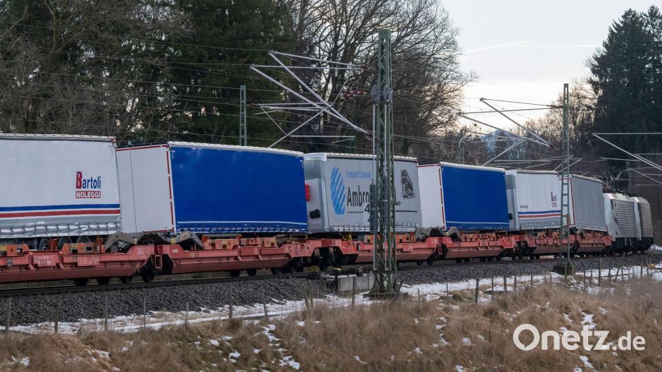 Der Güterverkehr über den Brenner soll auf die Schiene. Bild: Peter Kneffel/dpa