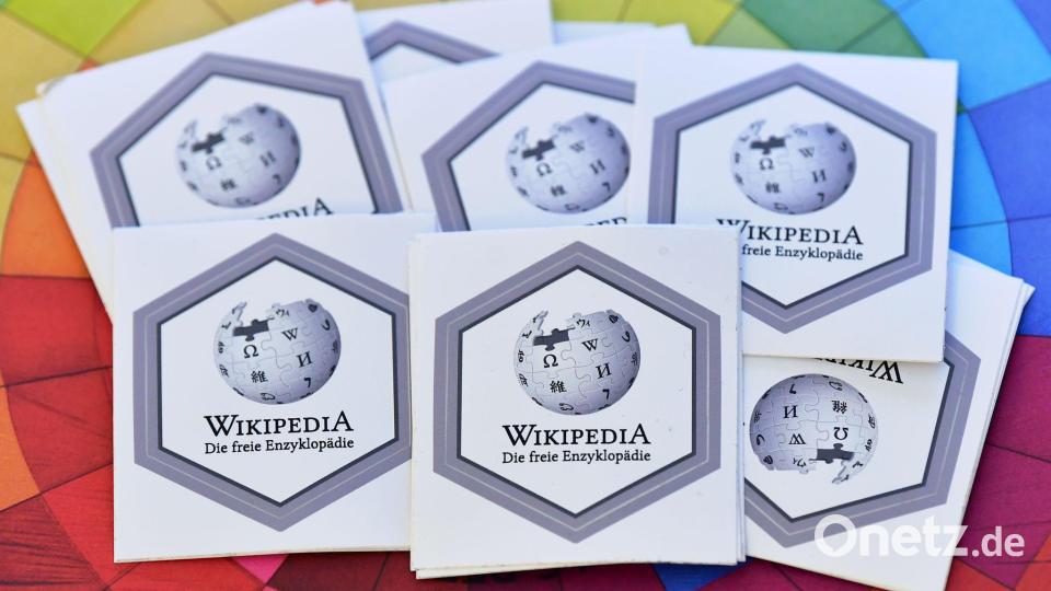 Weltweit sind rund 250 000 Freiwillige an dem Wikipedia-Projekt beteiligt. (Archivbild) Bild: Martin Schutt/dpa-Zentralbild/dpa