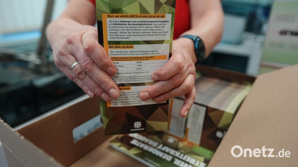 Neuer Wehrdienst - Erste Fragebögen werden verschickt Bild: Kay Nietfeld/dpa