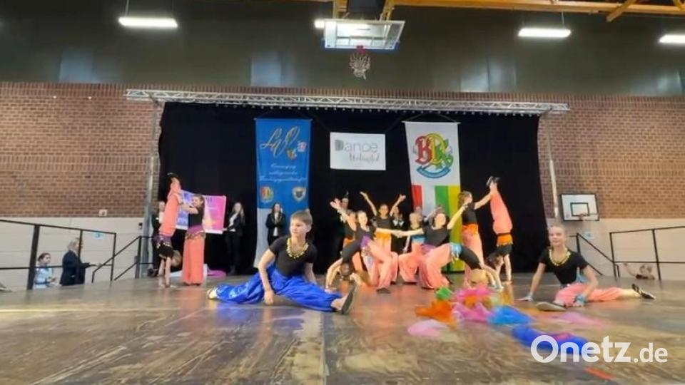 Die Kindergarde aus Kohlberg hat mit ihrem Showtanz "Drei Wünsche" in Weiden beim Kindergardetreffen bereits ihren ersten Auftritt hinter sich. Bild: Manuela Kellermann
