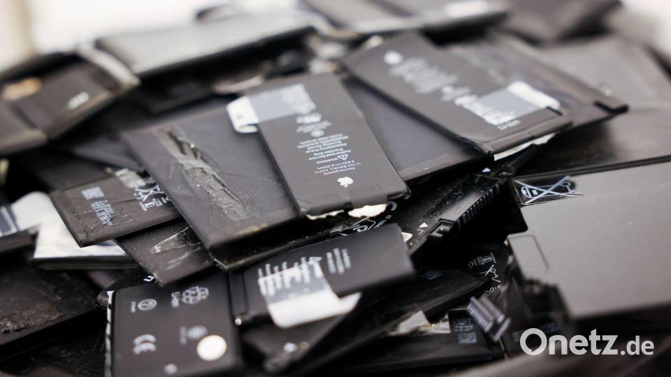 Die neuen Regeln zum Recht auf Reparatur sollen es Verbrauchern leichter machen, sich für eine Reparatur und gegen den Kauf eines Neugeräts zu entscheiden. (Symbolbild) Bild: Christian Charisius/dpa