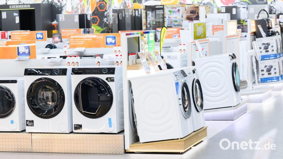 Für jedes Waschmaschinenmodell sollen Ersatzteile künftig mindestens für eine Dauer von zehn Jahren nach Ende der Produktion zur Verfügung stehen. (Symbolbild) Bild: Julian Stratenschulte/dpa