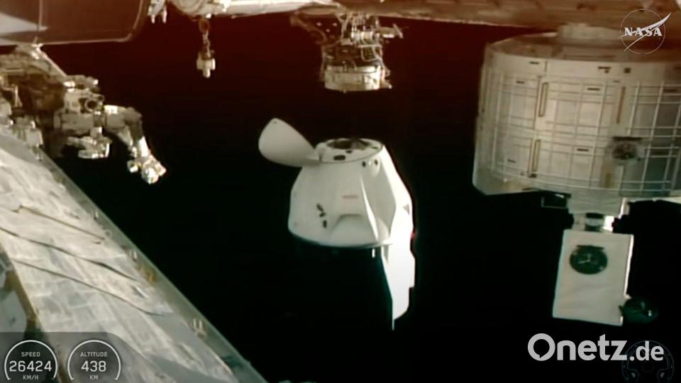 Ein SpaceX Dragon dockt mit vier NASA Crew-11-Mitgliedern an Bord von der Internationalen Raumstation ISS ab. Bild: Uncredited/NASA/AP/dpa