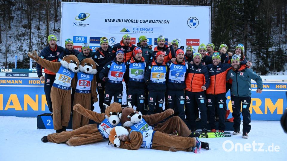 Gemeinsame Freude mit dem Team nach dem Erfolg. Bild: Sven Hoppe/dpa